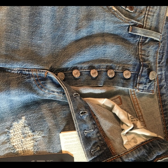 Levi’s 501 Crop in Sweet Dream - Picture 3 of 8